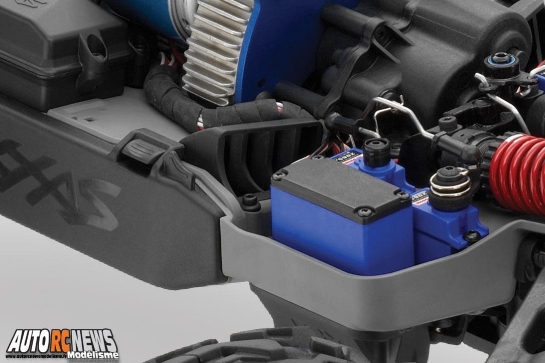 Traxxas Summit 4x4 1/10 Brushed - Li-Po - 1/10ème électrique. Cette version fait appel à un moteur électrique à charbons.